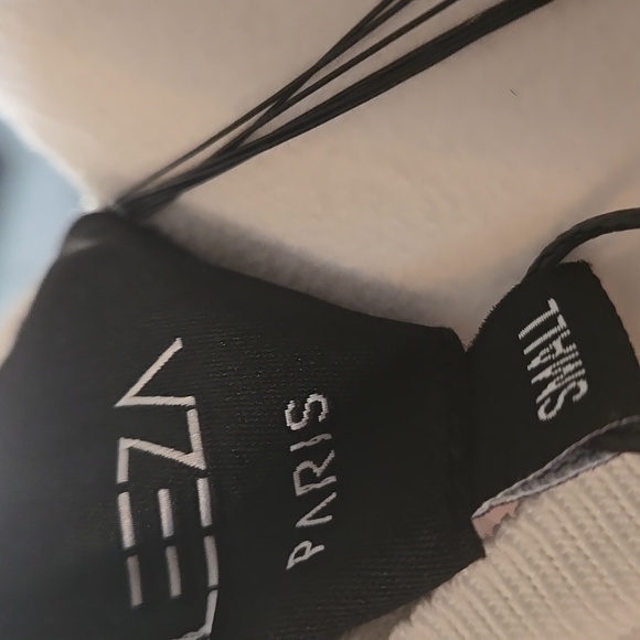 Chic Ivory Sweater with Black Bow Details NWT - Picture 5 of 8